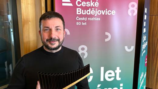 Petr Tomeček, jediný český profesionální hráč na Panovu flétnu