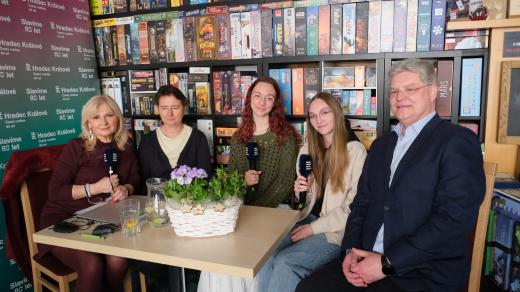 Zleva: Lada Klokočníková, Lenka Hloušková, Milan Jedlička, Viktorie Jarešová a Veronika Pospíšilová