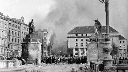 Praha po bombardování 14. února 1945, pohled na Emauzy