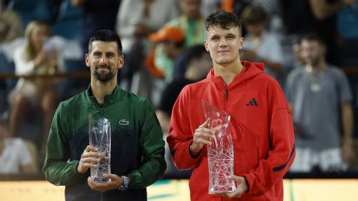 Tenista Menšík porazil Djokoviće. Premiérově ovládl turnaj Masters v Miami