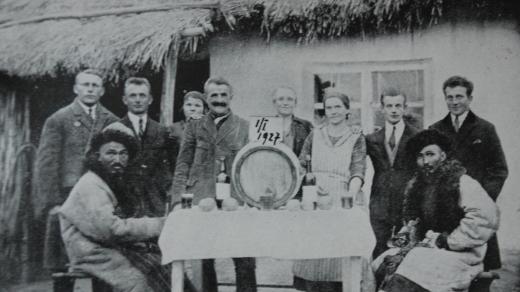 Soužití dvou světů, rok 1927