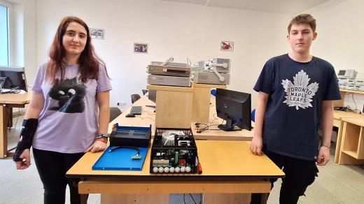 Leontýna Černá a Jan Zídek, žáci elektrotechnických oborů ve Vimperku
