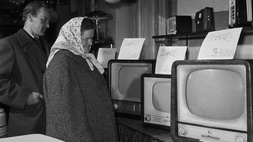 V 60. letech už si někteří šťastlivci mohli koupit i televizi