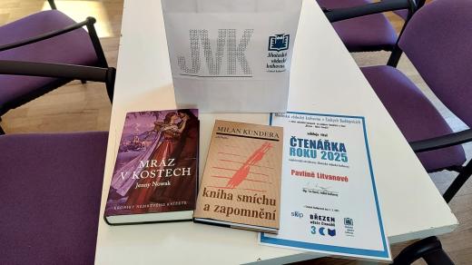 Odměny pro Čtenářku roku v Jihočeské vědecké knihovně v Českých Budějovicích