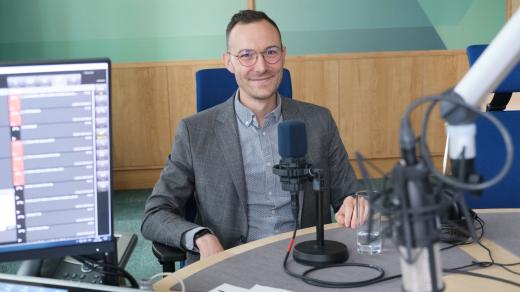 Radim Frolík ve studiu Českého rozhlasu Hradec Králové