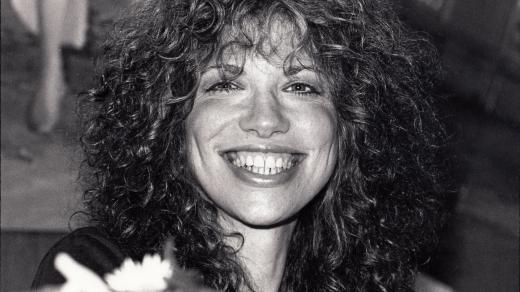Portrét zpěvačky Carly Simon z roku 1978