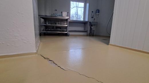 Poničená podlaha je jen jeden z následků zářijových povodní