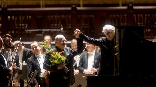 Koncert SOČR v Obecním domě, na snímku pianista Marc-André Hamelin a dirigent Jonathan Darlington