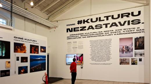 Iniciativa Kulturu nezastavíš slaví pět let existence výstavou v Jatkách78