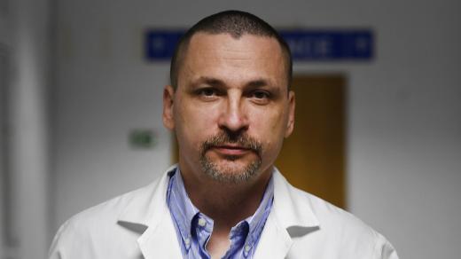 Přednosta kliniky transplantační chirurgie IKEM Jiří Froněk v roce 2017