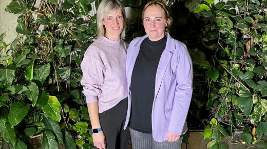 Fyzioterapeutka Petra Holubová a paní Petra