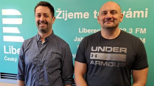 Policejní preventista Tomáš Svačina (vlevo) a ředitel Městské policie v Jablonci nad Nisou a také zastupitel za SPD Michal Švarc