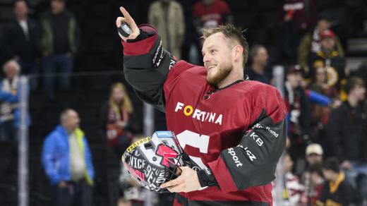Hokejový brankář Sparty Josef Kořenář