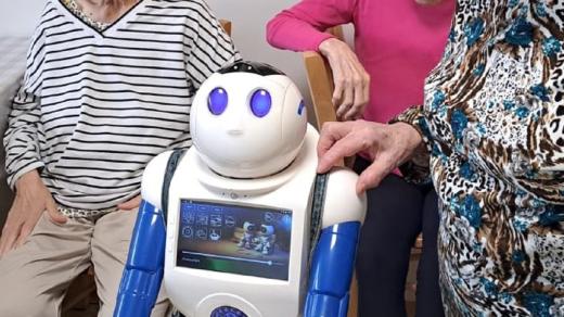 Robot Robin, společník seniorů v Domově pro seniory v Uherském Hradišti