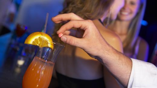 Alkohol, drink spiking, droga