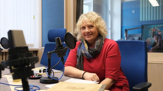 Pavla Koritenská ve studiu Českého rozhlasu Hradec Králové