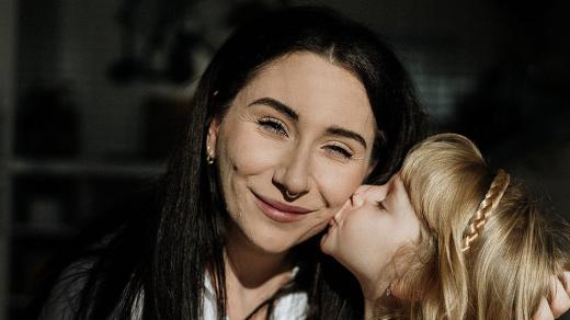 Valerie Tkadlčíková, máma pětileté Olivky, která má vážnou a vzácnou genetickou mutaci MEN 2B