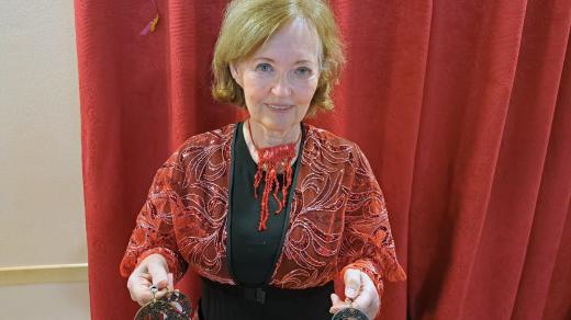 Břišní tanečnice Renata Brožová s medailemi ze šampionátů