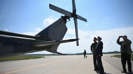 Česká armáda dostala ze Spojených států první víceúčelový vrtulník UH-1Y Venom