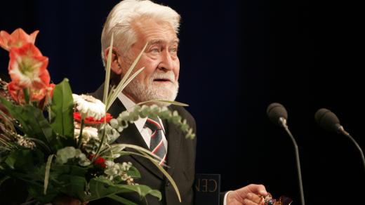 Ilja Racek při přebírání ceny Thalie v roce 2008