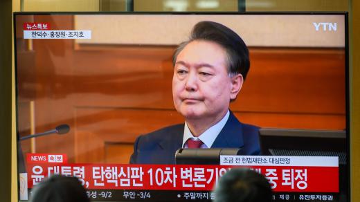 Sesazený jihokorejský prezident Jun Sok-jol na jednání ohledně impeachmentu