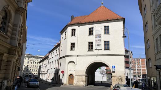 Měnínská brána