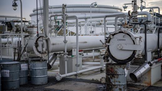 Centrální skladovací nádrže ropy v Nelahozevsi