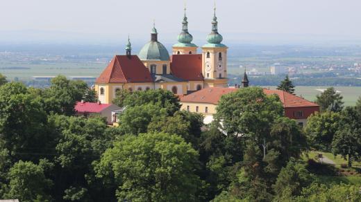 Z rozhledny je krásný výhled na poutní areál na Svatém Kopečku