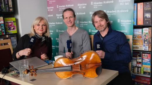 Lada Klokočníková, Dalibor Bzirský a Jan Špidlen v rozhlasové kavárně