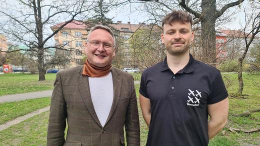 Letový ředitel Dne ve vzduchu Josef Holata a Michal Masař, vedoucí pilot skupiny Trenér BOX