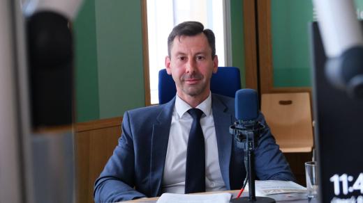 Vojtěch Adámek ve studiu Českého rozhlasu Hradec Králové