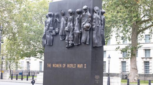 Vzpomínka na ženy ve 2. světové válce (Londýn); Women in World War 2 sculpture represents the wartime contributions of over seven million women including 650,000 who joined military services