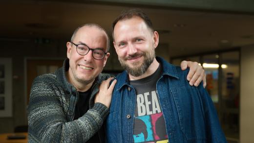 Režisér Lukáš Hlavica a Matěj Kroupa vytvořili rozhlasovou adaptaci Čapkova románu Krakatit.