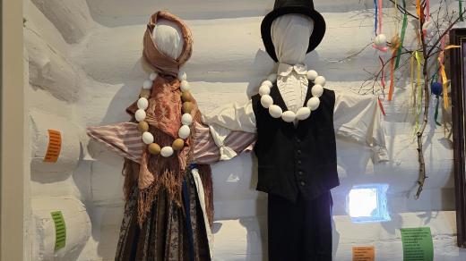 Výzdoba v roubence připomíná jarní a velikonoční zvyky