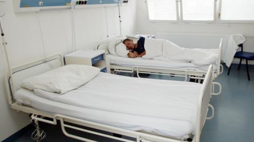 Infekční oddělení, pacient (ilustrační foto)