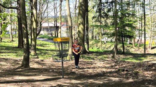 Hřiště na discgolf v Mertových sadech v Jindřichově Hradci