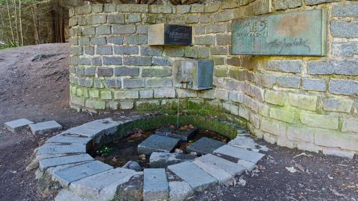 Studánka byla v roce 1978 přebudována do podoby památníku Leoše Janáčka