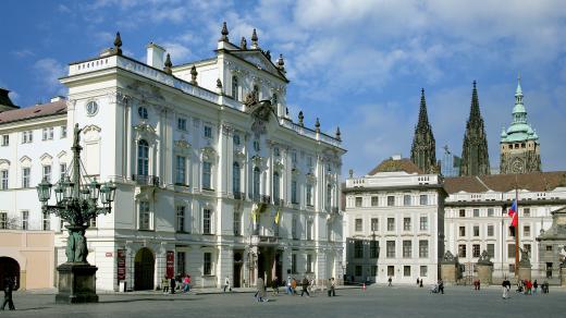 Arcibiskupský palác stojí hned vedle Pražského hradu (archivní foto)