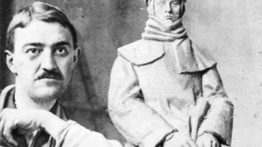Jan Štursa ve svém jihlavském ateliéru (1915)