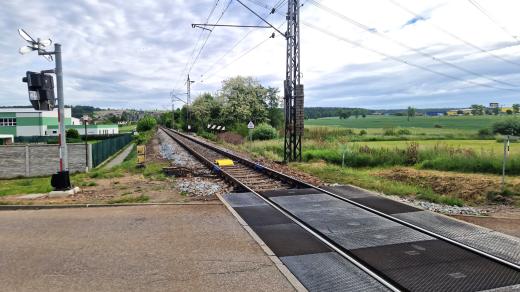 Železniční trať u Nemanic na Českobudějovicku