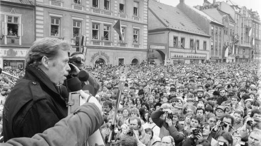 Václav Havel 12. února 1990 v Chomutově