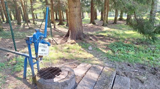 Pumpa v kempu u Soumarského mostu před sezonou, než bude otestována nezávadnost pitné vody