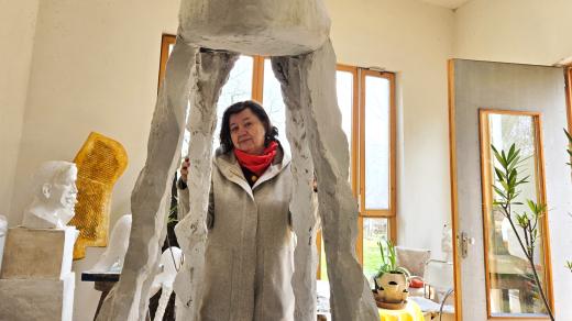 Ellen pracuje na díle Brána - Libušina věštba, která by měla zdobit Vyšehrad