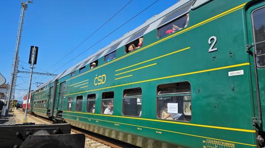 Patrové soupravy řady Bpjo s elektrickými lokomotivami ř. 350 „Gorila“ a 151 „Banán“