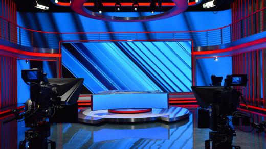 Celková plocha studia CNN Prima News je téměř 300 metrů čtverečních, prostoru dominuje moderátorský pult se zabudovanou LED obrazovkou