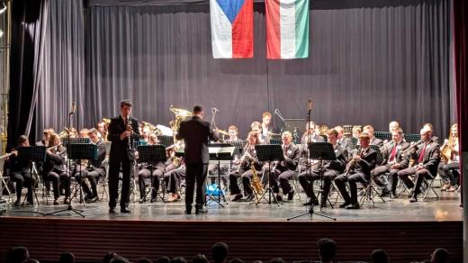 Domácí dechový orchestr Da Capo a maďarský Dechový orchestr mladých města Tiszafüred