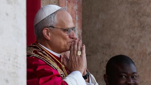 Papež Lev XIV. poprvé vystoupil před věřící