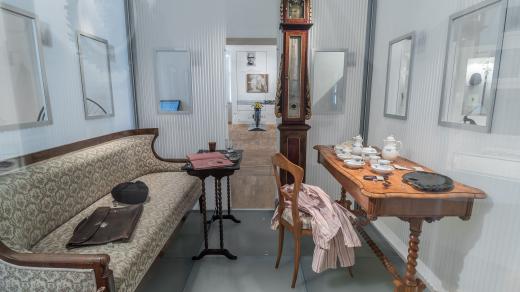 Litomyšlské nebe v Kabinetu moderních dějin Regionálního muzea v Litomyšli představuje osobní předměty slavných osobností spojených s městem