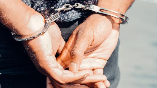 afroameričan pouta policie zatčení