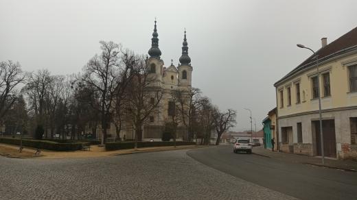 Kvasice, barokní kostel Nanebevzetí Panny Marie a sv. Jana Nepomuckého